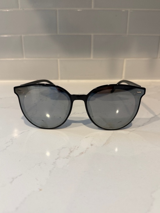 Sojos Accessories - Black Round Women's Sunglasses - Mirrored Gray Lenses